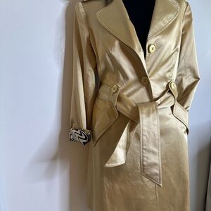 LUXE TRENCH COAT GOLD SLEEK SATIN FLAWLESS CONDITION 
*SHE IS THE REAL QUEEN* Ha